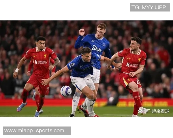 舍伍德指出戈麦斯抬脚过高应被红牌罚下前英超裁判对此表示认同